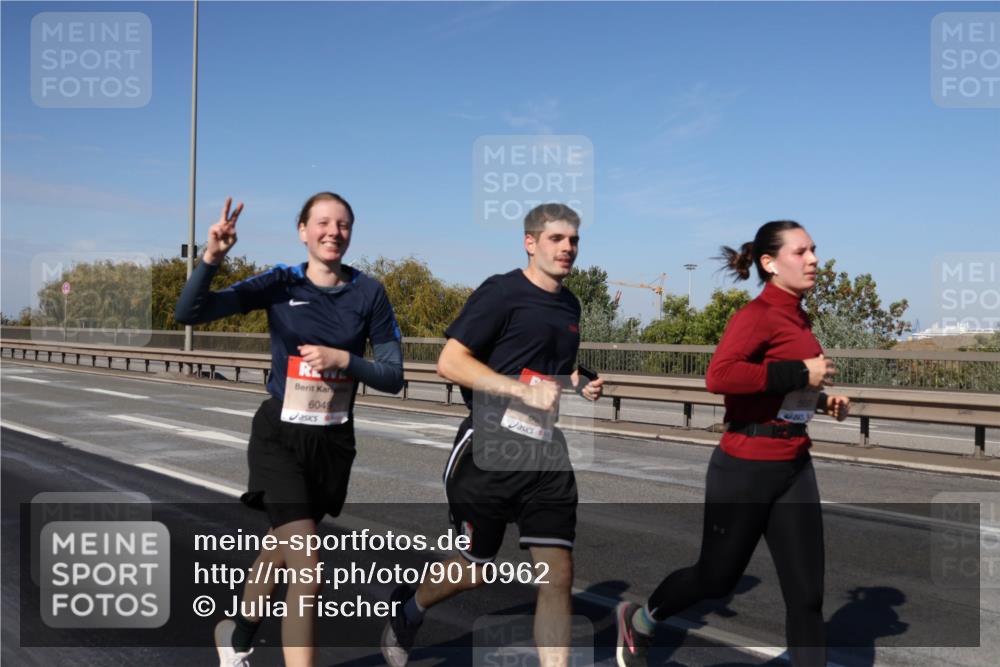 03.10.2025 - Köhlbrandbrückenlauf Julia Fischer http://msf.ph/oto/9010962 03.10.2025 12:57:40 Position 3 6049 meine-sportfotos.de