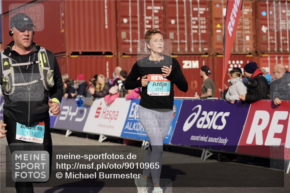 03.10.2025 - Köhlbrandbrückenlauf Michael Burmester http://msf.ph/oto/9010965 03.10.2025 10:11:51 Ziel 1038, 1350, 1465, 1501, 1512, 1952, 2077, 2730, 2921, 3394, 3711, 3838 meine-sportfotos.de