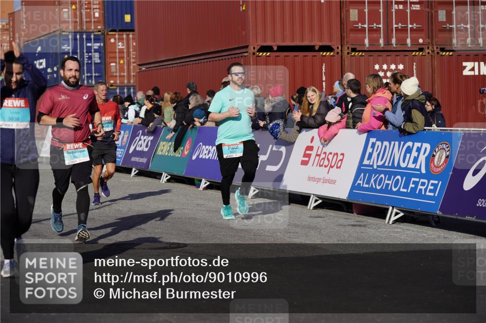 03.10.2025 - Köhlbrandbrückenlauf Michael Burmester http://msf.ph/oto/9010996 03.10.2025 10:11:53 Ziel 1038, 1417, 1465, 1501, 1512, 1915, 1952, 2077, 2921, 3394, 3711, 3838 meine-sportfotos.de