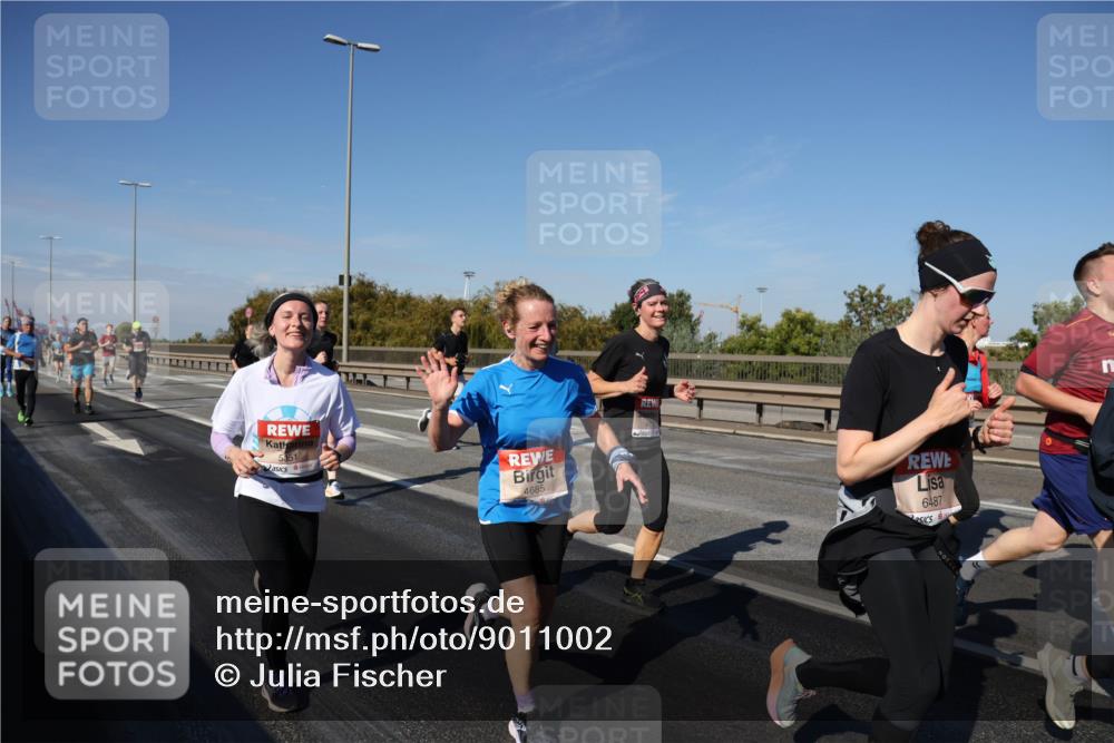 03.10.2025 - Köhlbrandbrückenlauf Julia Fischer http://msf.ph/oto/9011002 03.10.2025 12:57:51 Position 3 151, 4685, 6487 meine-sportfotos.de