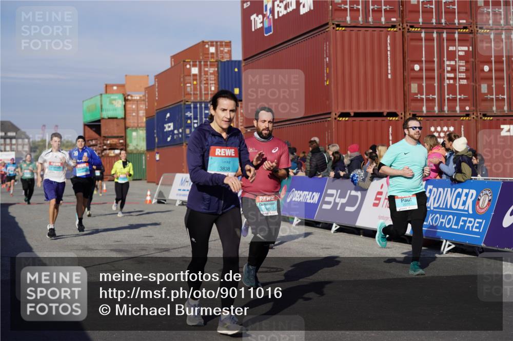 03.10.2025 - Köhlbrandbrückenlauf Michael Burmester http://msf.ph/oto/9011016 03.10.2025 10:11:54 Ziel 1038, 1417, 1465, 1501, 1512, 1915, 1952, 2077, 2921, 3711, 3838 meine-sportfotos.de