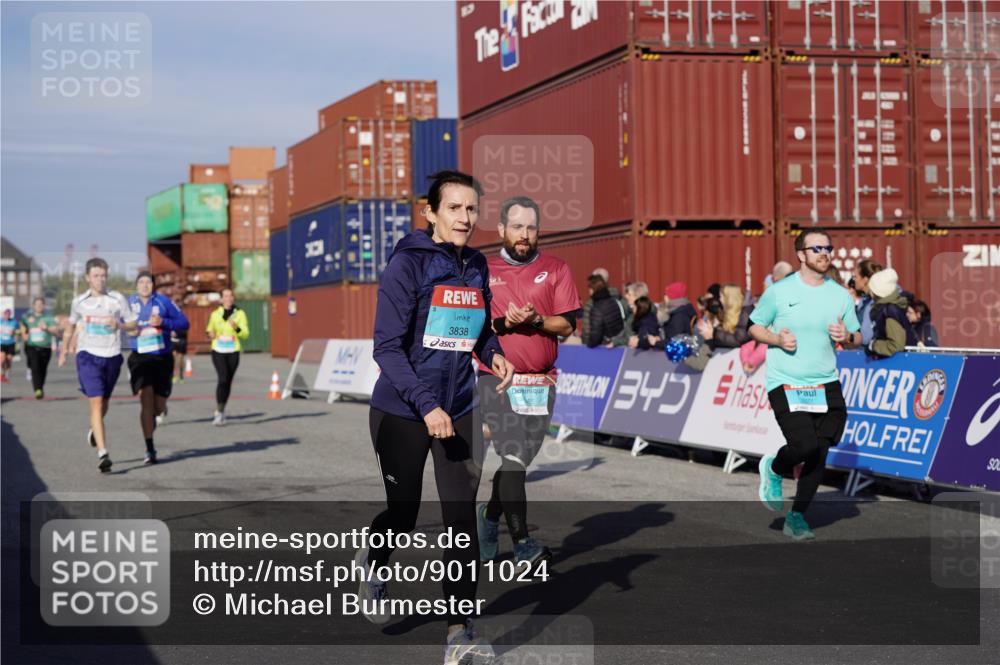 03.10.2025 - Köhlbrandbrückenlauf Michael Burmester http://msf.ph/oto/9011024 03.10.2025 10:11:54 Ziel 1038, 1417, 1465, 1501, 1512, 1915, 1952, 2077, 2921, 3711, 3838 meine-sportfotos.de