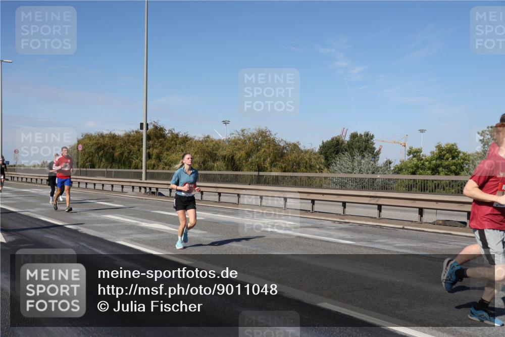 03.10.2025 - Köhlbrandbrückenlauf Julia Fischer http://msf.ph/oto/9011048 03.10.2025 12:57:59 Position 3  meine-sportfotos.de