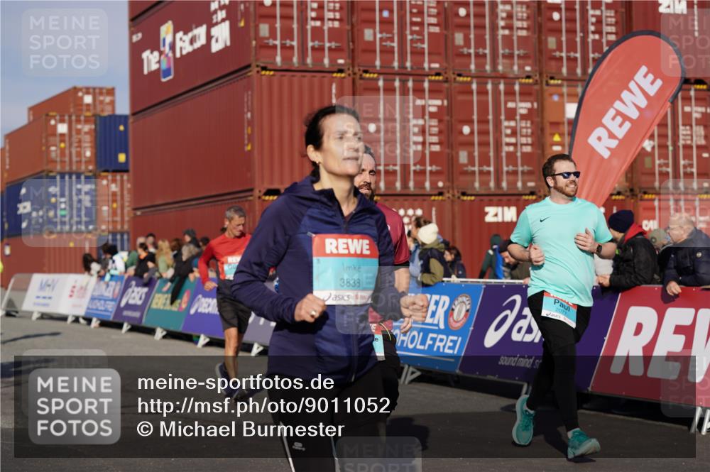 03.10.2025 - Köhlbrandbrückenlauf Michael Burmester http://msf.ph/oto/9011052 03.10.2025 10:11:55 Ziel 1038, 1417, 1458, 1465, 1501, 1512, 1534, 1915, 1952, 2077, 2921, 3711, 3838 meine-sportfotos.de