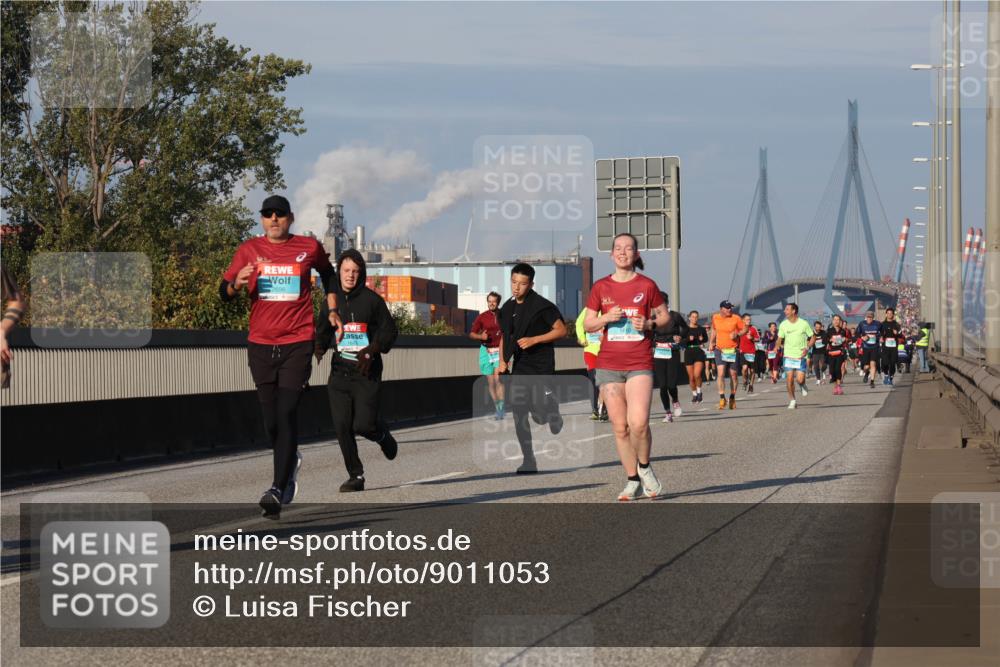 03.10.2025 - Köhlbrandbrückenlauf Luisa Fischer http://msf.ph/oto/9011053 03.10.2025 10:53:19 Position 3 2696 meine-sportfotos.de