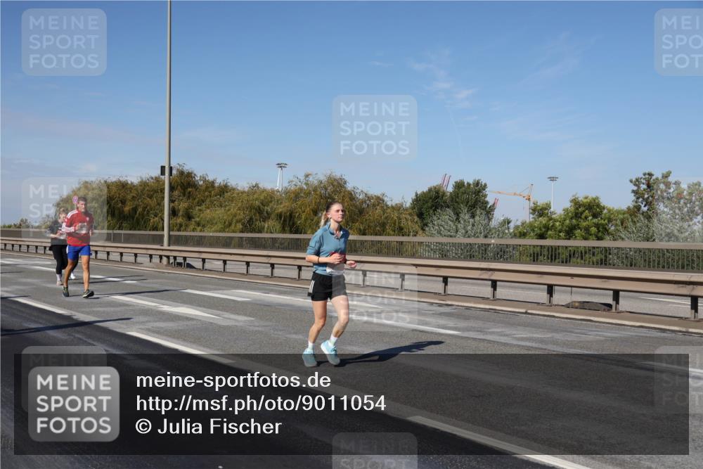 03.10.2025 - Köhlbrandbrückenlauf Julia Fischer http://msf.ph/oto/9011054 03.10.2025 12:58:00 Position 3  meine-sportfotos.de