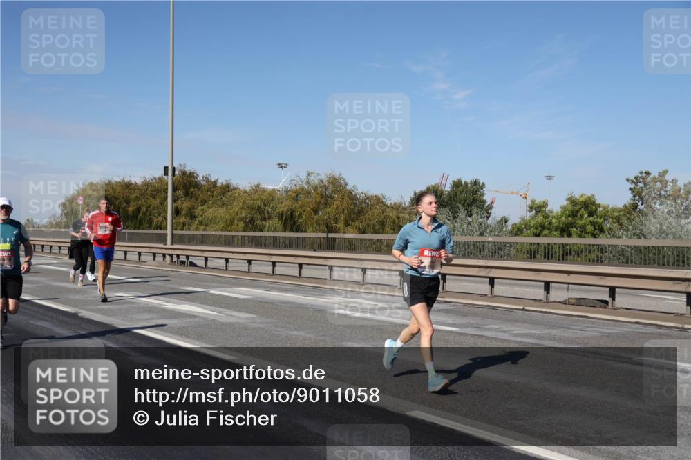 03.10.2025 - Köhlbrandbrückenlauf Julia Fischer http://msf.ph/oto/9011058 03.10.2025 12:58:00 Position 3 025 meine-sportfotos.de