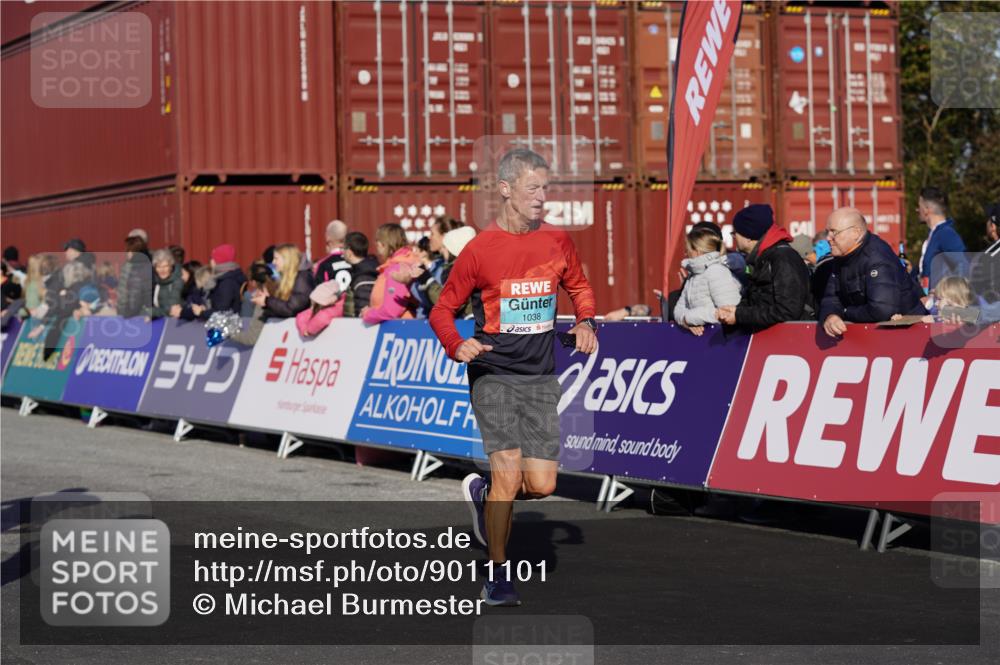 03.10.2025 - Köhlbrandbrückenlauf Michael Burmester http://msf.ph/oto/9011101 03.10.2025 10:11:57 Ziel 1038, 1417, 1458, 1465, 1534, 1915, 1952, 2077, 2921, 3838 meine-sportfotos.de