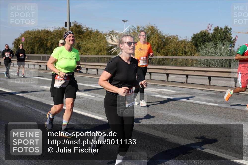 03.10.2025 - Köhlbrandbrückenlauf Julia Fischer http://msf.ph/oto/9011133 03.10.2025 12:58:19 Position 3 5, 636 meine-sportfotos.de
