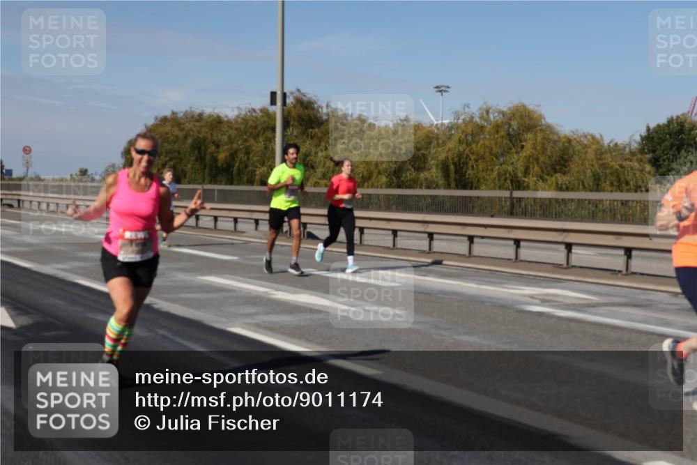 03.10.2025 - Köhlbrandbrückenlauf Julia Fischer http://msf.ph/oto/9011174 03.10.2025 12:58:26 Position 3  meine-sportfotos.de