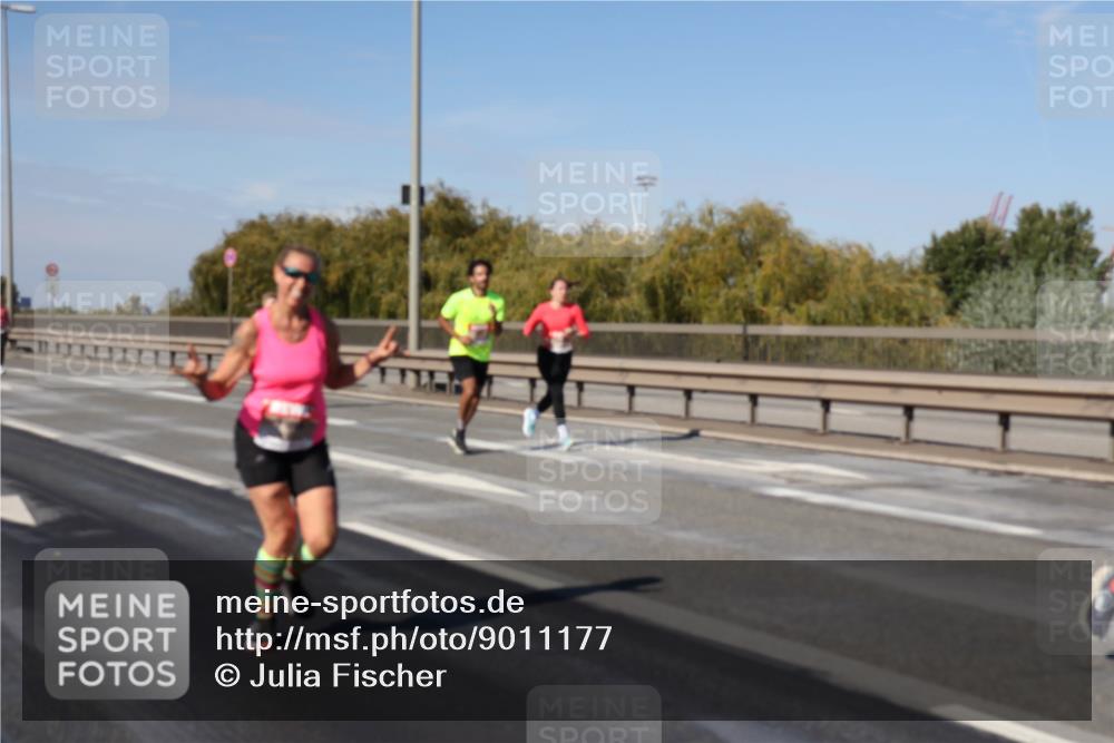 03.10.2025 - Köhlbrandbrückenlauf Julia Fischer http://msf.ph/oto/9011177 03.10.2025 12:58:26 Position 3  meine-sportfotos.de