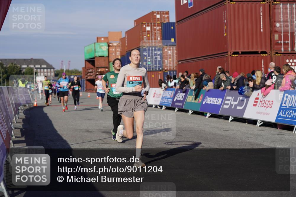 03.10.2025 - Köhlbrandbrückenlauf Michael Burmester http://msf.ph/oto/9011204 03.10.2025 10:12:01 Ziel 1038, 1417, 1458, 1534, 1640, 1829, 1915, 1952, 2077, 2921, 3457, 3768 meine-sportfotos.de