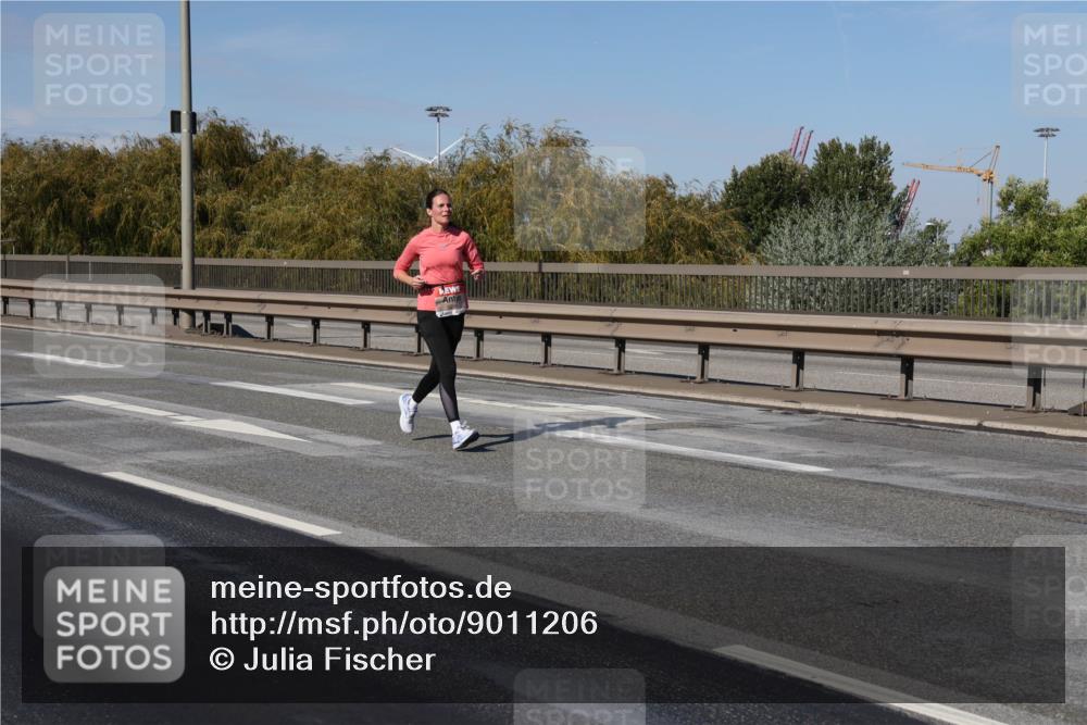 03.10.2025 - Köhlbrandbrückenlauf Julia Fischer http://msf.ph/oto/9011206 03.10.2025 12:58:36 Position 3  meine-sportfotos.de