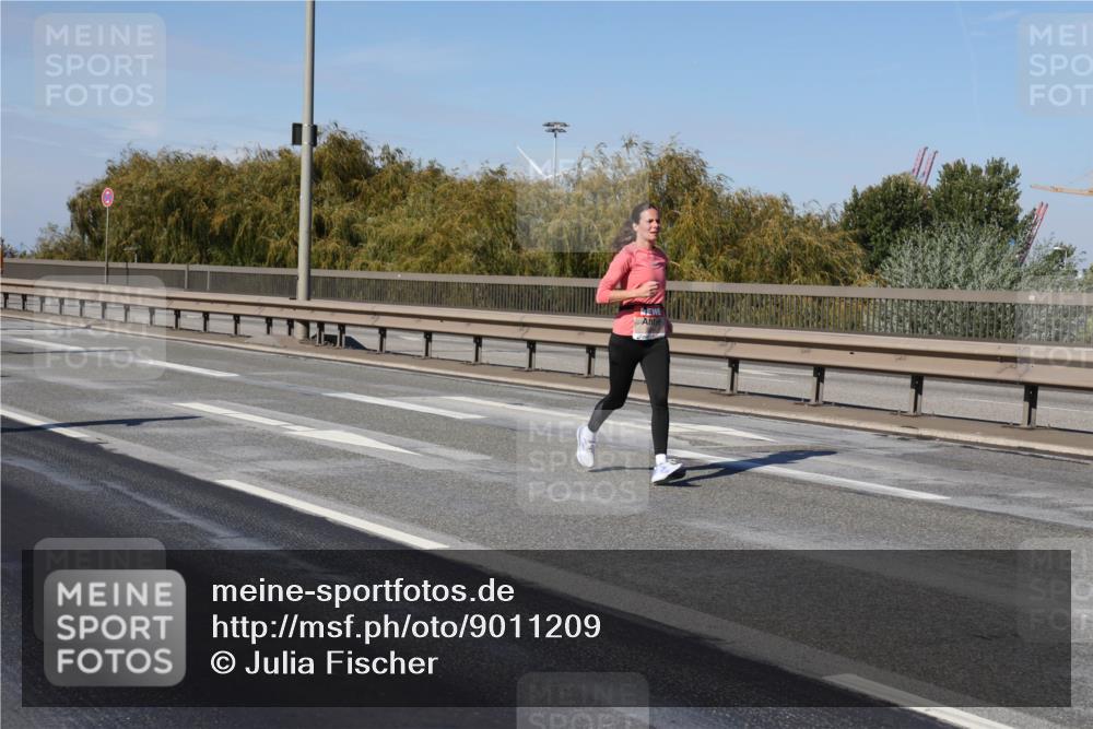 03.10.2025 - Köhlbrandbrückenlauf Julia Fischer http://msf.ph/oto/9011209 03.10.2025 12:58:36 Position 3  meine-sportfotos.de