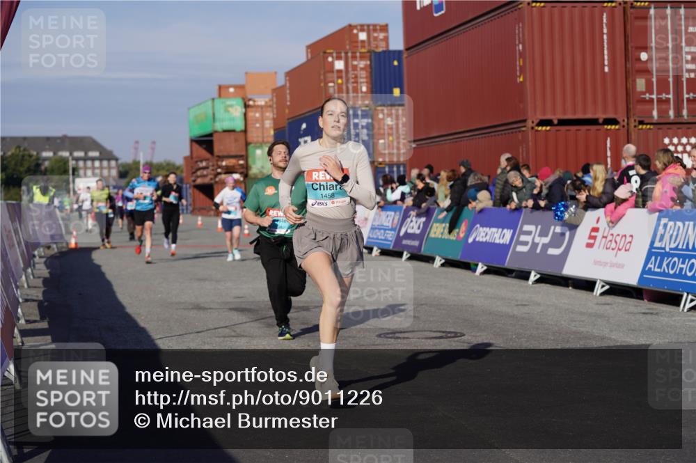 03.10.2025 - Köhlbrandbrückenlauf Michael Burmester http://msf.ph/oto/9011226 03.10.2025 10:12:01 Ziel 1038, 1417, 1458, 1534, 1640, 1829, 1915, 1952, 2077, 2921, 3457, 3768 meine-sportfotos.de