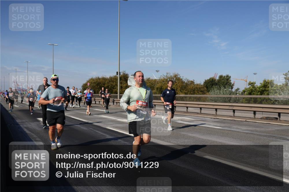 03.10.2025 - Köhlbrandbrückenlauf Julia Fischer http://msf.ph/oto/9011229 03.10.2025 12:58:41 Position 3  meine-sportfotos.de