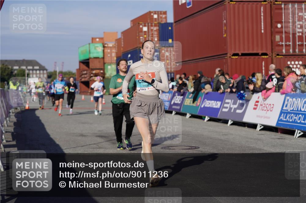 03.10.2025 - Köhlbrandbrückenlauf Michael Burmester http://msf.ph/oto/9011236 03.10.2025 10:12:01 Ziel 1038, 1417, 1458, 1534, 1640, 1829, 1915, 1952, 2077, 2921, 3457, 3768 meine-sportfotos.de
