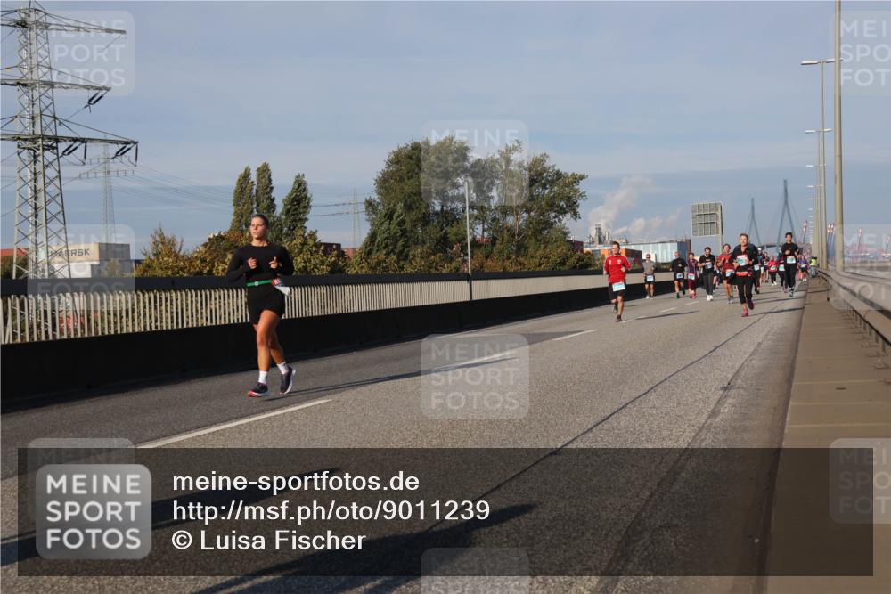 03.10.2025 - Köhlbrandbrückenlauf Luisa Fischer http://msf.ph/oto/9011239 03.10.2025 10:53:36 Position 3  meine-sportfotos.de