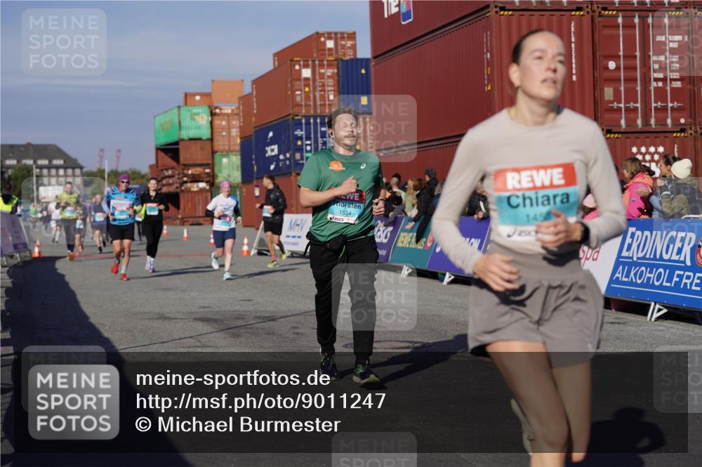 03.10.2025 - Köhlbrandbrückenlauf Michael Burmester http://msf.ph/oto/9011247 03.10.2025 10:12:02 Ziel 1417, 1458, 1520, 1534, 1640, 1829, 1915, 1952, 2921, 3457, 3768 meine-sportfotos.de