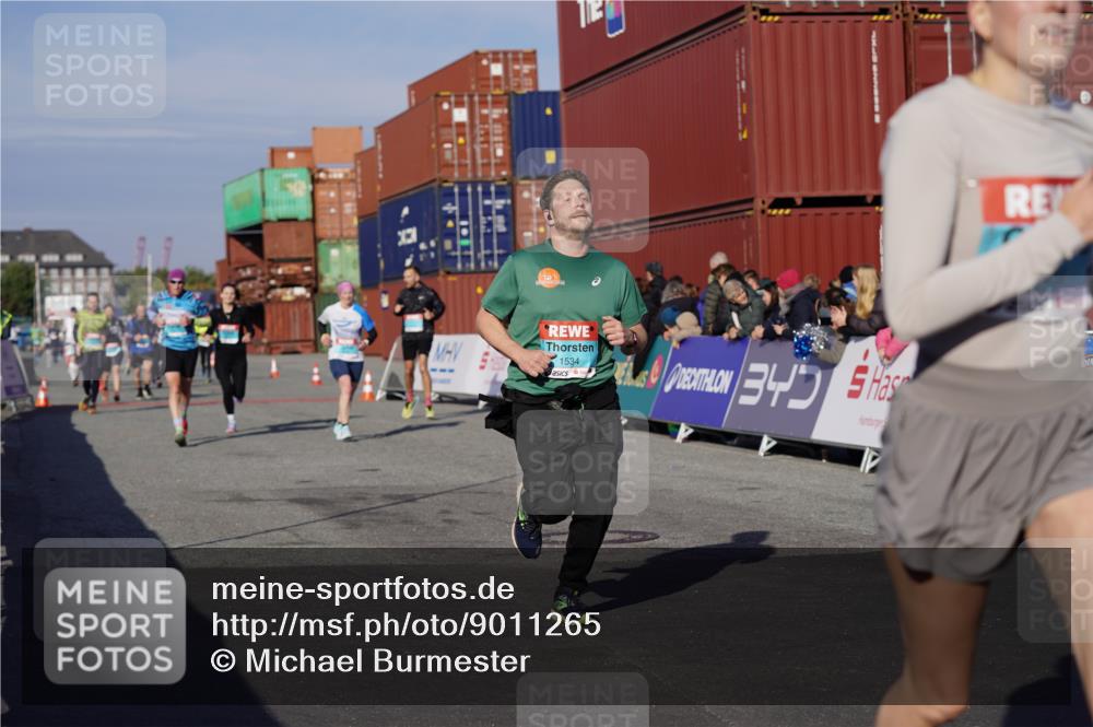 03.10.2025 - Köhlbrandbrückenlauf Michael Burmester http://msf.ph/oto/9011265 03.10.2025 10:12:02 Ziel 1417, 1458, 1520, 1534, 1640, 1829, 1915, 1952, 2921, 3457, 3768 meine-sportfotos.de