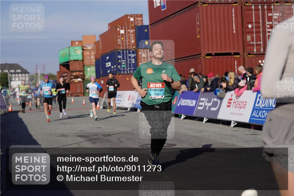 03.10.2025 - Köhlbrandbrückenlauf Michael Burmester http://msf.ph/oto/9011273 03.10.2025 10:12:02 Ziel 1417, 1458, 1520, 1534, 1640, 1829, 1915, 1952, 2921, 3457, 3768 meine-sportfotos.de
