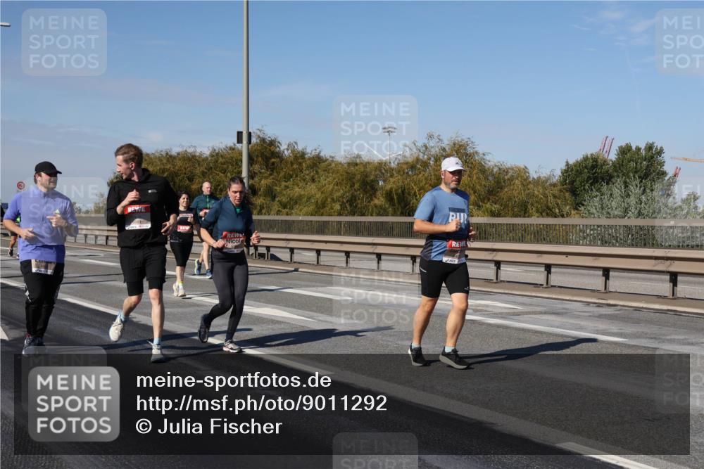03.10.2025 - Köhlbrandbrückenlauf Julia Fischer http://msf.ph/oto/9011292 03.10.2025 12:58:53 Position 3  meine-sportfotos.de