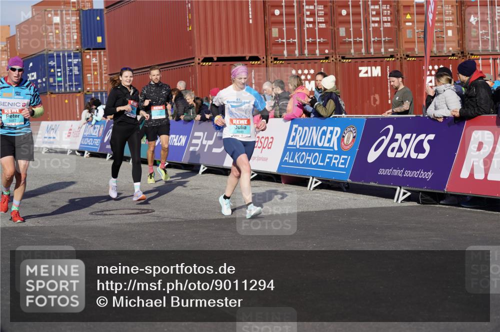 03.10.2025 - Köhlbrandbrückenlauf Michael Burmester http://msf.ph/oto/9011294 03.10.2025 10:12:06 Ziel 1458, 1520, 1534, 1640, 1771, 1829, 3457, 3767, 3768 meine-sportfotos.de