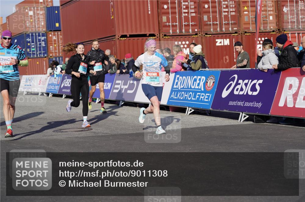 03.10.2025 - Köhlbrandbrückenlauf Michael Burmester http://msf.ph/oto/9011308 03.10.2025 10:12:06 Ziel 1458, 1520, 1534, 1640, 1771, 1829, 3457, 3767, 3768 meine-sportfotos.de