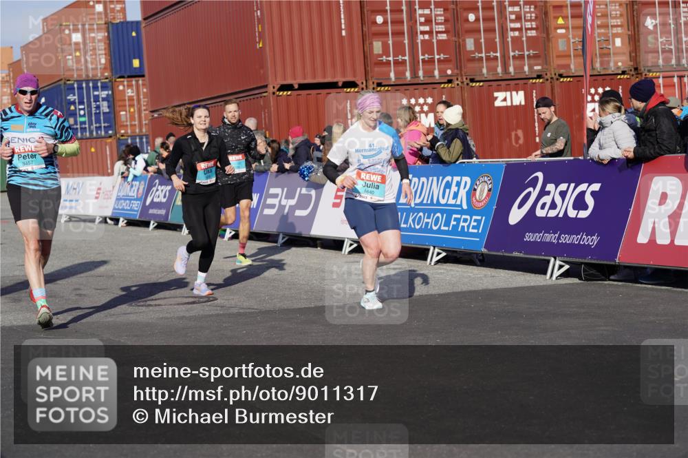 03.10.2025 - Köhlbrandbrückenlauf Michael Burmester http://msf.ph/oto/9011317 03.10.2025 10:12:06 Ziel 1458, 1520, 1534, 1640, 1771, 1829, 3457, 3767, 3768 meine-sportfotos.de
