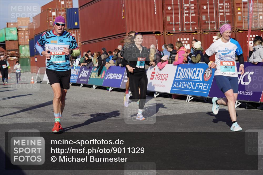 03.10.2025 - Köhlbrandbrückenlauf Michael Burmester http://msf.ph/oto/9011329 03.10.2025 10:12:06 Ziel 1458, 1520, 1534, 1640, 1771, 1829, 3457, 3767, 3768 meine-sportfotos.de