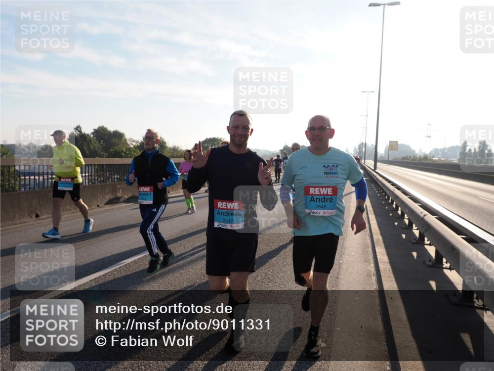03.10.2025 - Köhlbrandbrückenlauf Fabian Wolf http://msf.ph/oto/9011331 03.10.2025 09:22:18 Position 3 2215, 2847, 2220, 2848 meine-sportfotos.de