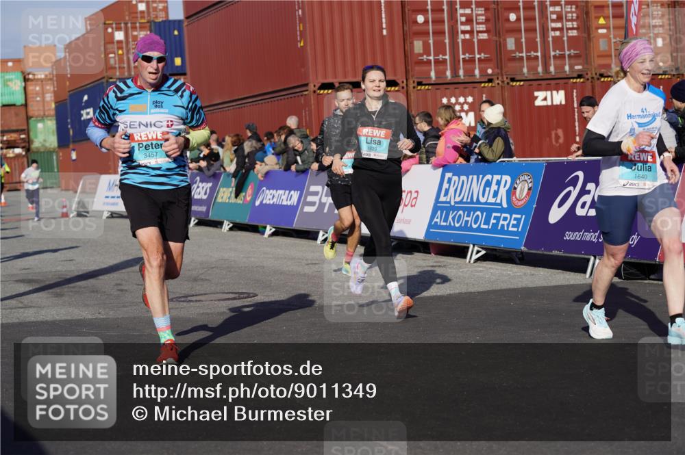 03.10.2025 - Köhlbrandbrückenlauf Michael Burmester http://msf.ph/oto/9011349 03.10.2025 10:12:07 Ziel 1458, 1520, 1534, 1640, 1771, 1829, 2790, 2841, 3435, 3457, 3767, 3768 meine-sportfotos.de