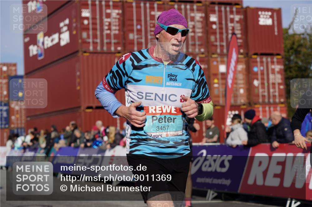 03.10.2025 - Köhlbrandbrückenlauf Michael Burmester http://msf.ph/oto/9011369 03.10.2025 10:12:08 Ziel 1520, 1640, 1771, 1829, 2790, 2841, 2883, 3435, 3457, 3767, 3768 meine-sportfotos.de