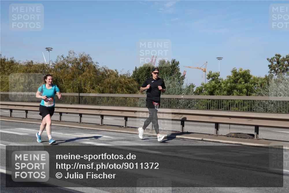 03.10.2025 - Köhlbrandbrückenlauf Julia Fischer http://msf.ph/oto/9011372 03.10.2025 12:59:14 Position 3  meine-sportfotos.de