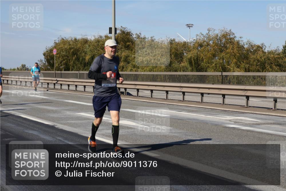 03.10.2025 - Köhlbrandbrückenlauf Julia Fischer http://msf.ph/oto/9011376 03.10.2025 12:59:17 Position 3 5727 meine-sportfotos.de