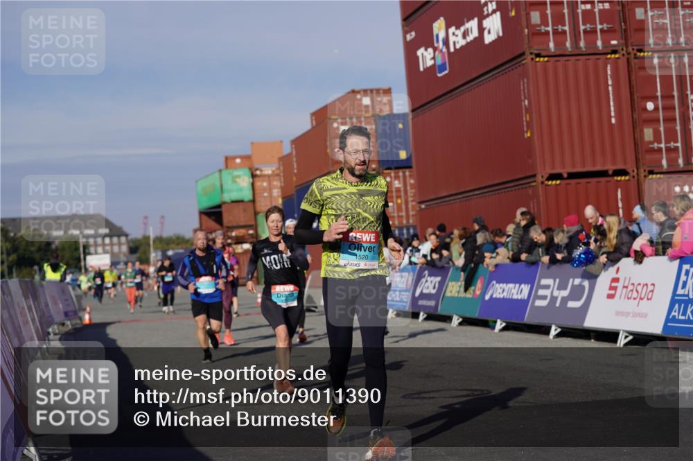 03.10.2025 - Köhlbrandbrückenlauf Michael Burmester http://msf.ph/oto/9011390 03.10.2025 10:12:10 Ziel 1347, 1520, 1640, 1771, 1829, 2790, 2841, 2883, 3435, 3457, 3767, 3768 meine-sportfotos.de