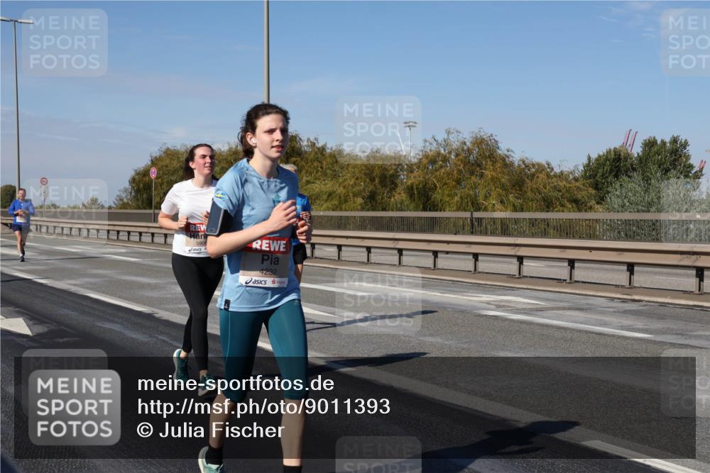 03.10.2025 - Köhlbrandbrückenlauf Julia Fischer http://msf.ph/oto/9011393 03.10.2025 12:59:20 Position 3 5908, 4232 meine-sportfotos.de