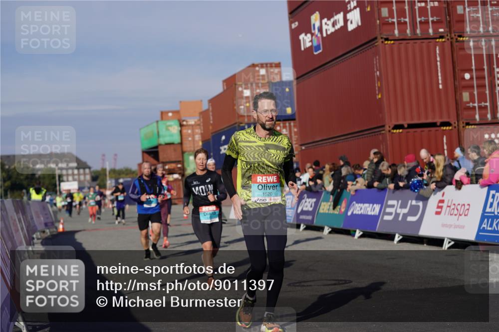 03.10.2025 - Köhlbrandbrückenlauf Michael Burmester http://msf.ph/oto/9011397 03.10.2025 10:12:10 Ziel 1347, 1520, 1640, 1771, 1829, 2790, 2841, 2883, 3435, 3457, 3767, 3768 meine-sportfotos.de
