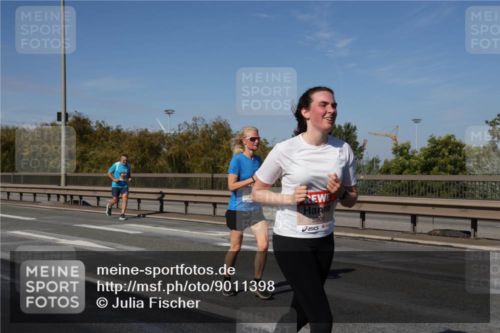 03.10.2025 - Köhlbrandbrückenlauf Julia Fischer http://msf.ph/oto/9011398 03.10.2025 12:59:22 Position 3 5908 meine-sportfotos.de