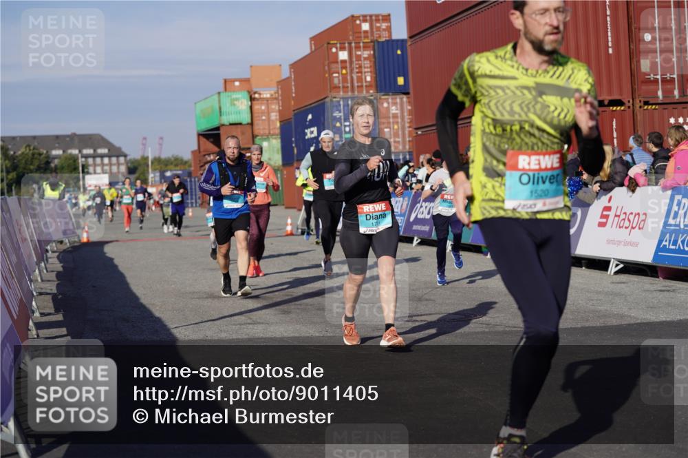 03.10.2025 - Köhlbrandbrückenlauf Michael Burmester http://msf.ph/oto/9011405 03.10.2025 10:12:11 Ziel 1347, 1444, 1520, 1640, 1771, 1829, 2790, 2841, 2883, 3435, 3457, 3767, 3768 meine-sportfotos.de