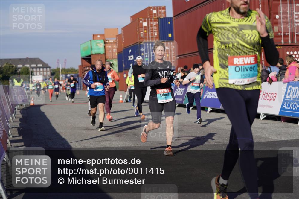 03.10.2025 - Köhlbrandbrückenlauf Michael Burmester http://msf.ph/oto/9011415 03.10.2025 10:12:11 Ziel 1347, 1444, 1520, 1640, 1771, 1829, 2790, 2841, 2883, 3435, 3457, 3767, 3768 meine-sportfotos.de