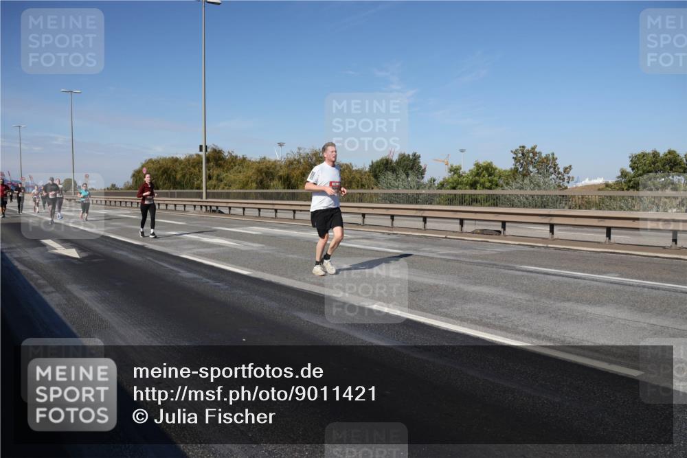 03.10.2025 - Köhlbrandbrückenlauf Julia Fischer http://msf.ph/oto/9011421 03.10.2025 12:59:31 Position 3  meine-sportfotos.de