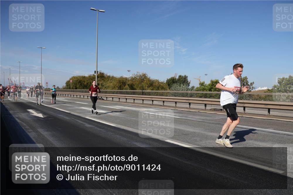 03.10.2025 - Köhlbrandbrückenlauf Julia Fischer http://msf.ph/oto/9011424 03.10.2025 12:59:32 Position 3  meine-sportfotos.de