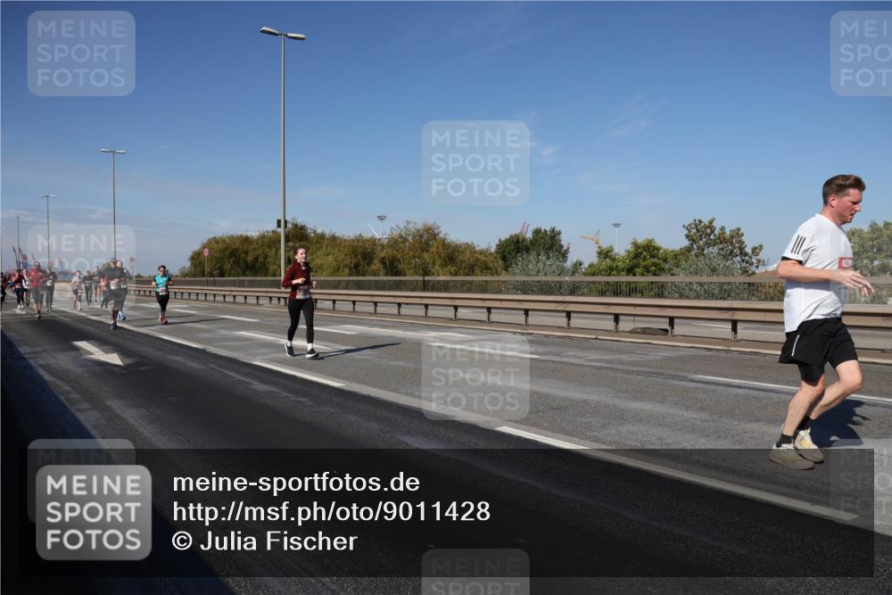 03.10.2025 - Köhlbrandbrückenlauf Julia Fischer http://msf.ph/oto/9011428 03.10.2025 12:59:32 Position 3  meine-sportfotos.de