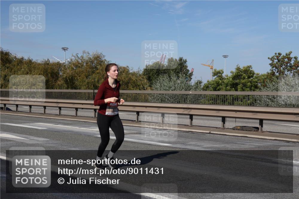 03.10.2025 - Köhlbrandbrückenlauf Julia Fischer http://msf.ph/oto/9011431 03.10.2025 12:59:33 Position 3  meine-sportfotos.de