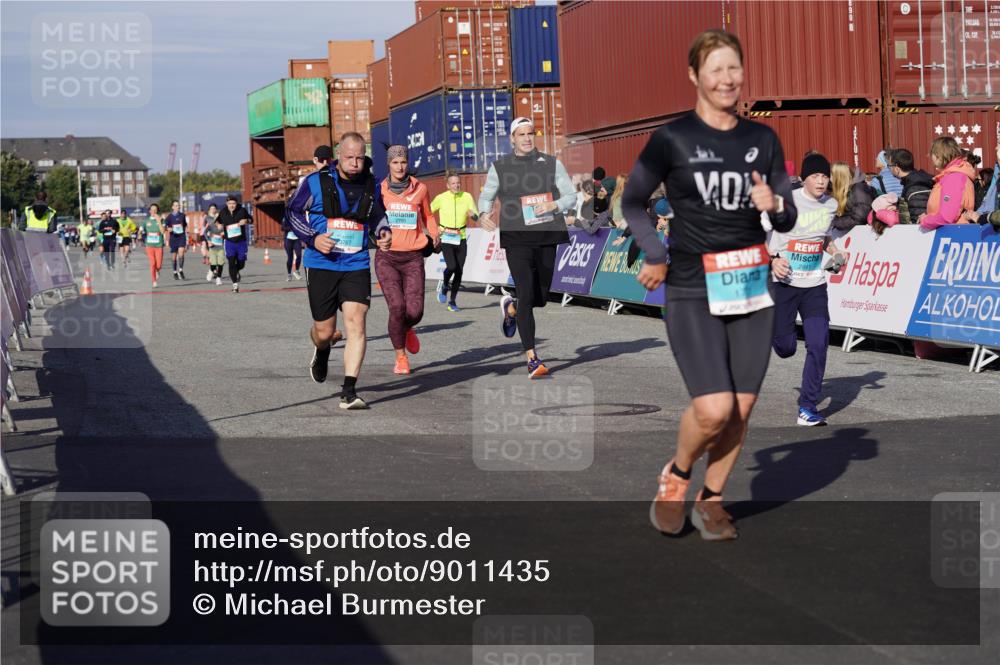 03.10.2025 - Köhlbrandbrückenlauf Michael Burmester http://msf.ph/oto/9011435 03.10.2025 10:12:11 Ziel 1347, 1444, 1520, 1640, 1771, 1829, 2790, 2841, 2883, 3435, 3457, 3767, 3768 meine-sportfotos.de