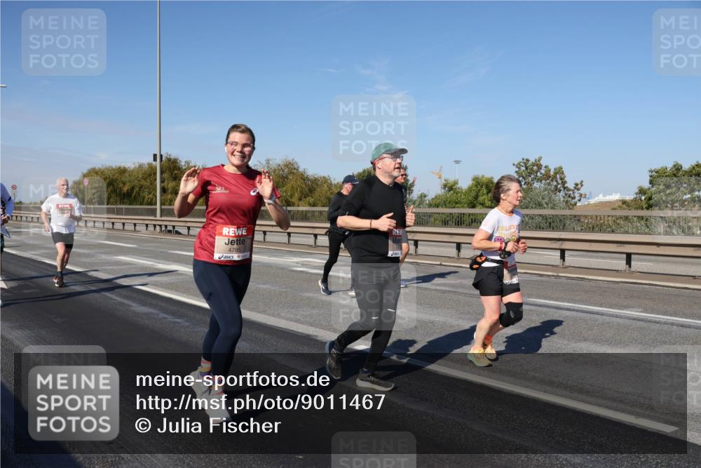 03.10.2025 - Köhlbrandbrückenlauf Julia Fischer http://msf.ph/oto/9011467 03.10.2025 12:59:43 Position 3 4785 meine-sportfotos.de