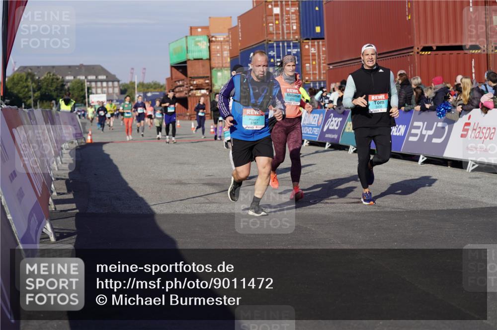 03.10.2025 - Köhlbrandbrückenlauf Michael Burmester http://msf.ph/oto/9011472 03.10.2025 10:12:12 Ziel 1347, 1444, 1520, 1640, 1771, 1829, 2790, 2841, 2883, 3435, 3767, 3768 meine-sportfotos.de