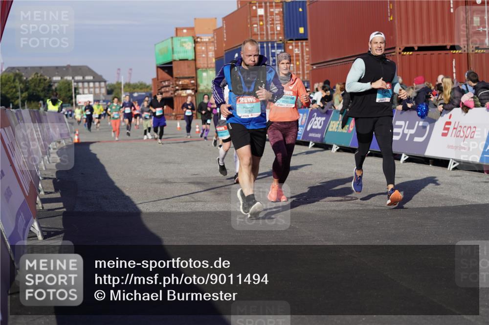 03.10.2025 - Köhlbrandbrückenlauf Michael Burmester http://msf.ph/oto/9011494 03.10.2025 10:12:13 Ziel 1347, 1444, 1520, 1681, 1771, 2790, 2841, 2883, 3435, 3767 meine-sportfotos.de
