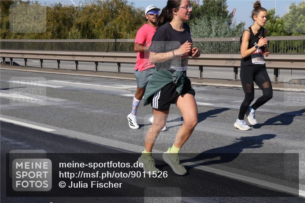 03.10.2025 - Köhlbrandbrückenlauf Julia Fischer http://msf.ph/oto/9011526 03.10.2025 12:59:54 Position 3 4805, 6128 meine-sportfotos.de